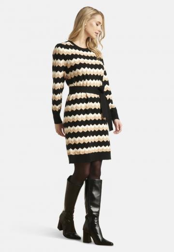 Вязаное платье