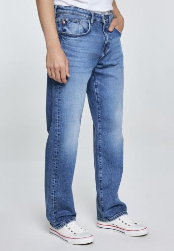 Прямые джинсы