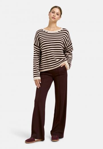 Пуловер в полоску