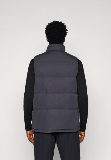 Пуховой жилет