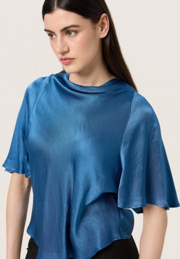 Атласная блузка