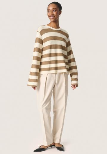 Пуловер в полоску