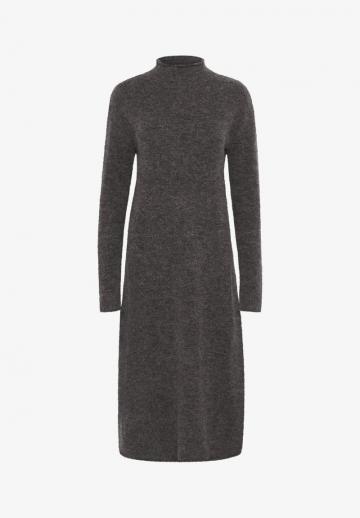 Вязаное платье