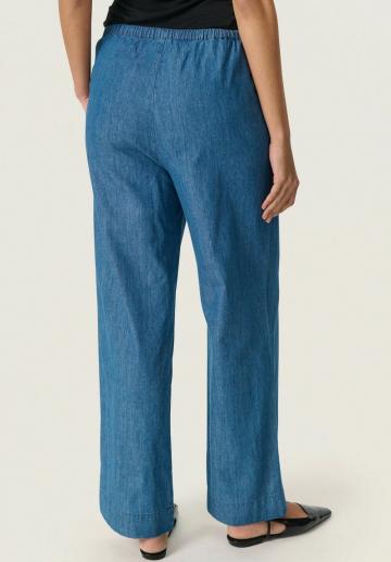 Клешеные джинсы