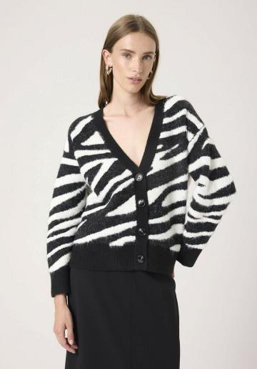 Жаккардовая вязаная кофта