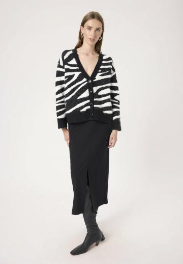 Жаккардовая вязаная кофта