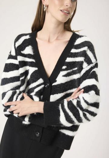 Жаккардовая вязаная кофта