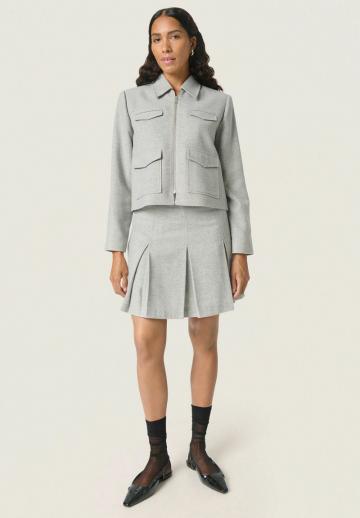 Блейзер с накладными карманами