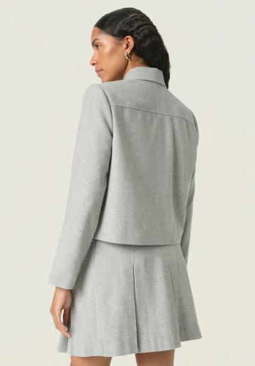 Блейзер с накладными карманами