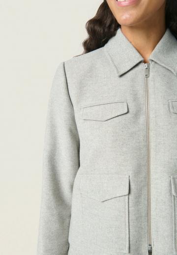 Блейзер с накладными карманами