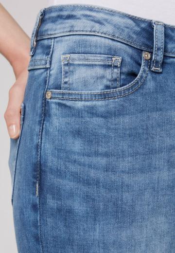 Прямые джинсы