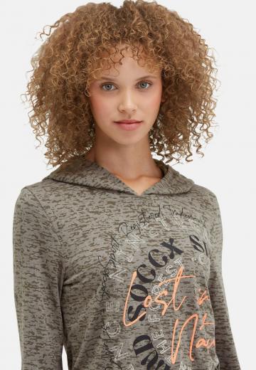 Пуловер с капюшоном