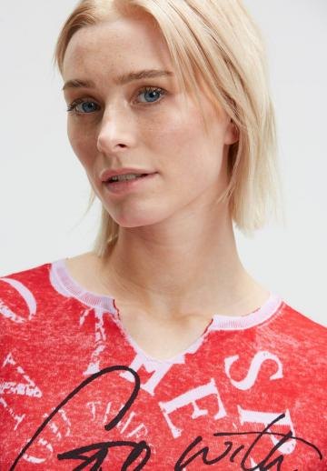 Пуловер с вырезом V