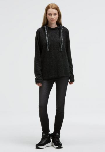 Пуловер с капюшоном