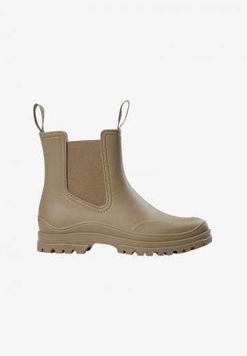 Резиновые сапоги