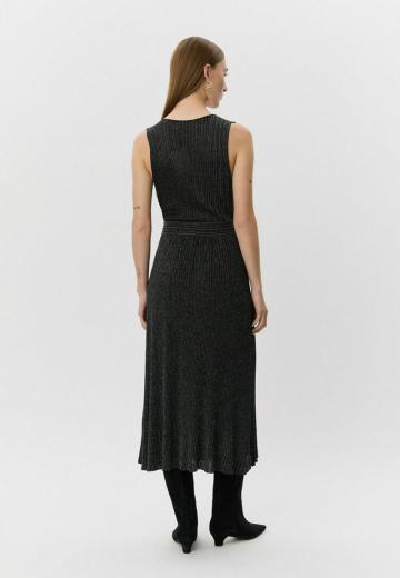 Вязаное платье