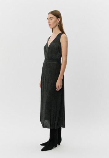 Вязаное платье
