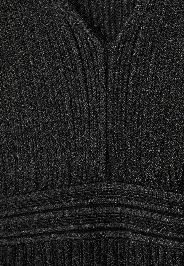 Вязаное платье