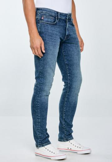 Узкие джинсы