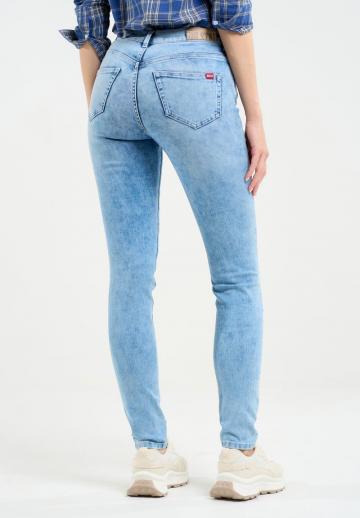 Узкие джинсы