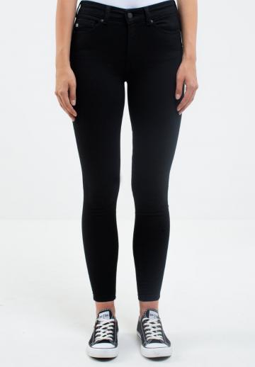 Короткие джинсы