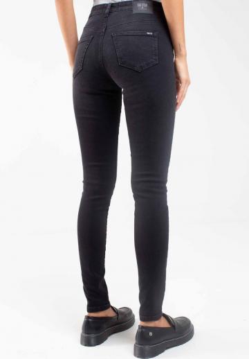 Узкие джинсы