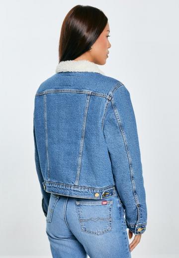 Джинсовая куртка