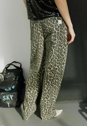 Прямые джинсы