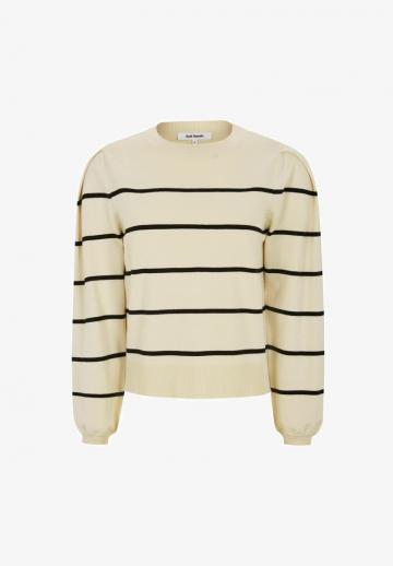 Пуловер в полоску
