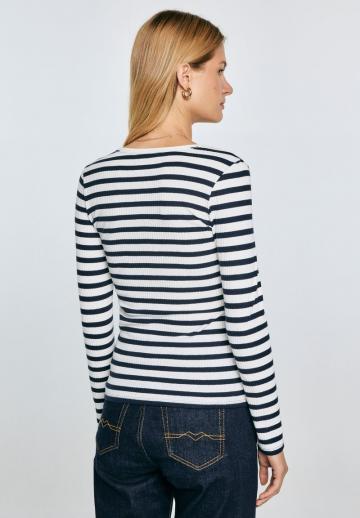 Пуловер в полоску