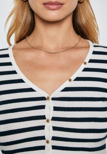 Пуловер в полоску