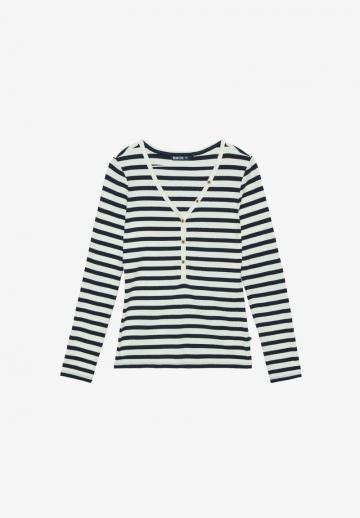 Пуловер в полоску