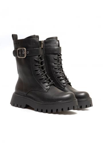 Ботинки на шнуровке