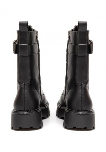 Ботинки на шнуровке