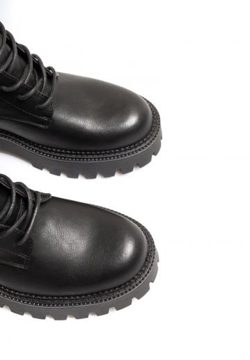 Ботинки на шнуровке