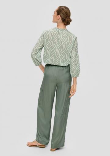 Брюки с накладными карманами