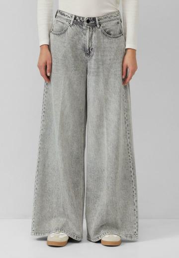 Клешеные джинсы