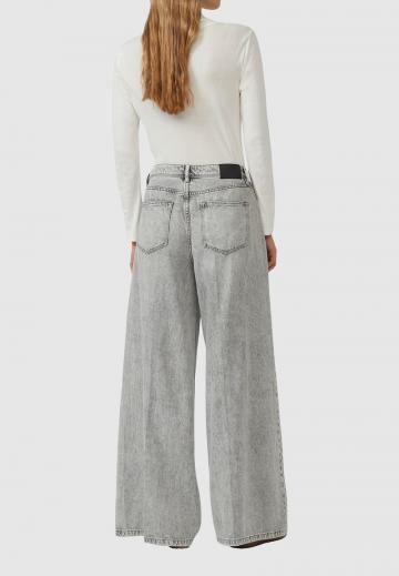 Клешеные джинсы