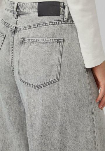 Клешеные джинсы