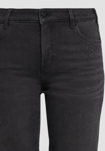 Прямые джинсы