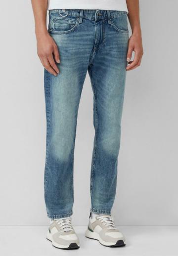 Прямые джинсы