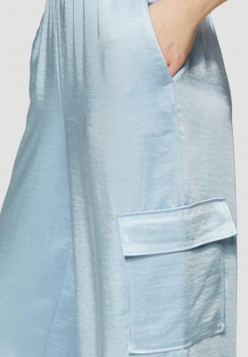 Брюки с накладными карманами