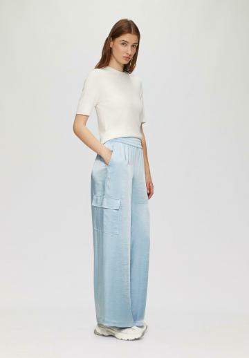 Брюки с накладными карманами