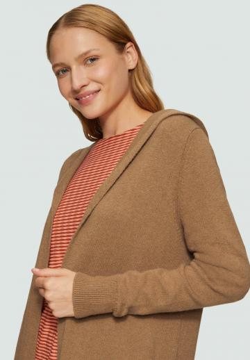 Длинный жилет