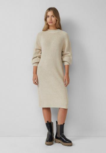 Вязаное платье