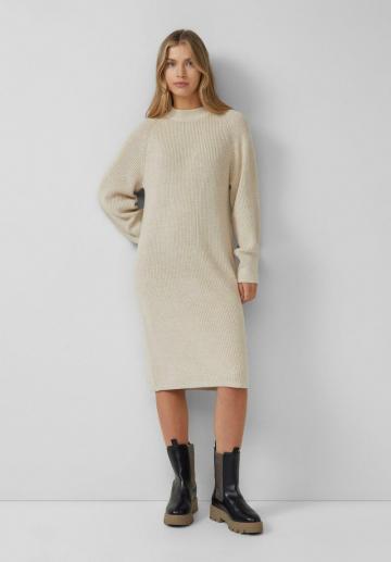 Вязаное платье