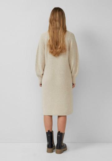Вязаное платье