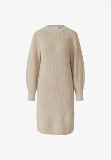 Вязаное платье