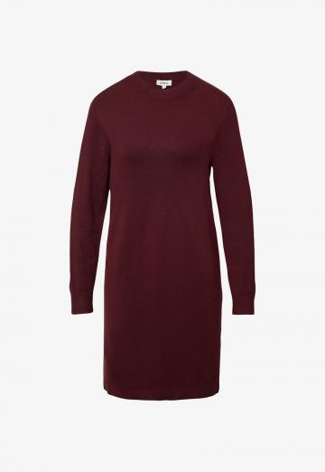 Вязаное платье