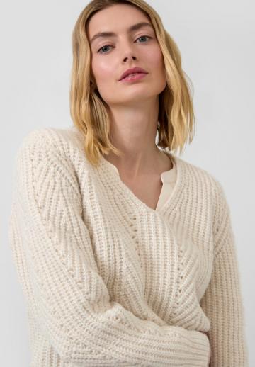 Пуловер с вырезом V